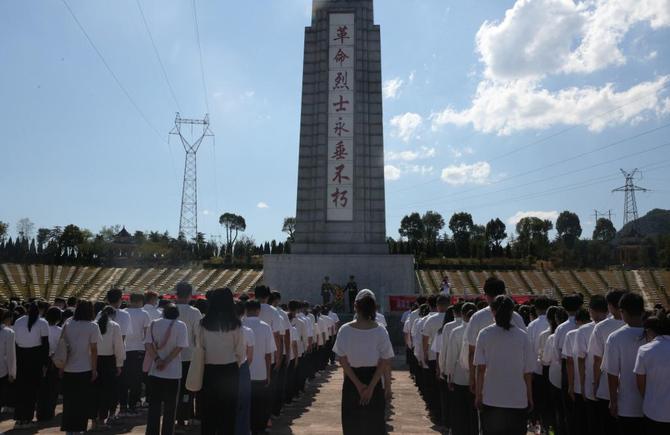 烈士纪念日！完美体育(中国)有限公司官网学子“继承先烈志，圆我中国梦”